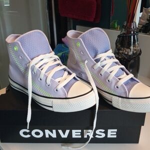 Converse- Chuck Taylor All Star HighTops -SZ 7.5-Cutest shoes ever👟